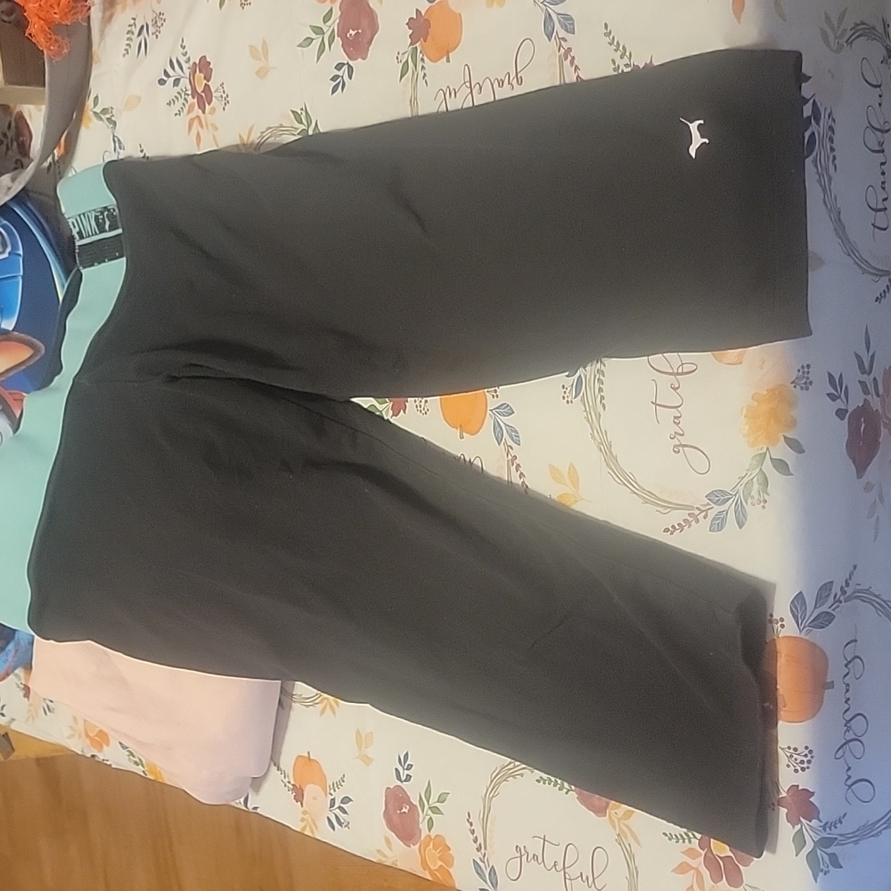 Pink yoga capris - Picture 4 of 4